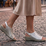 Hazel – Elegância Cintilante em Platina Metálico