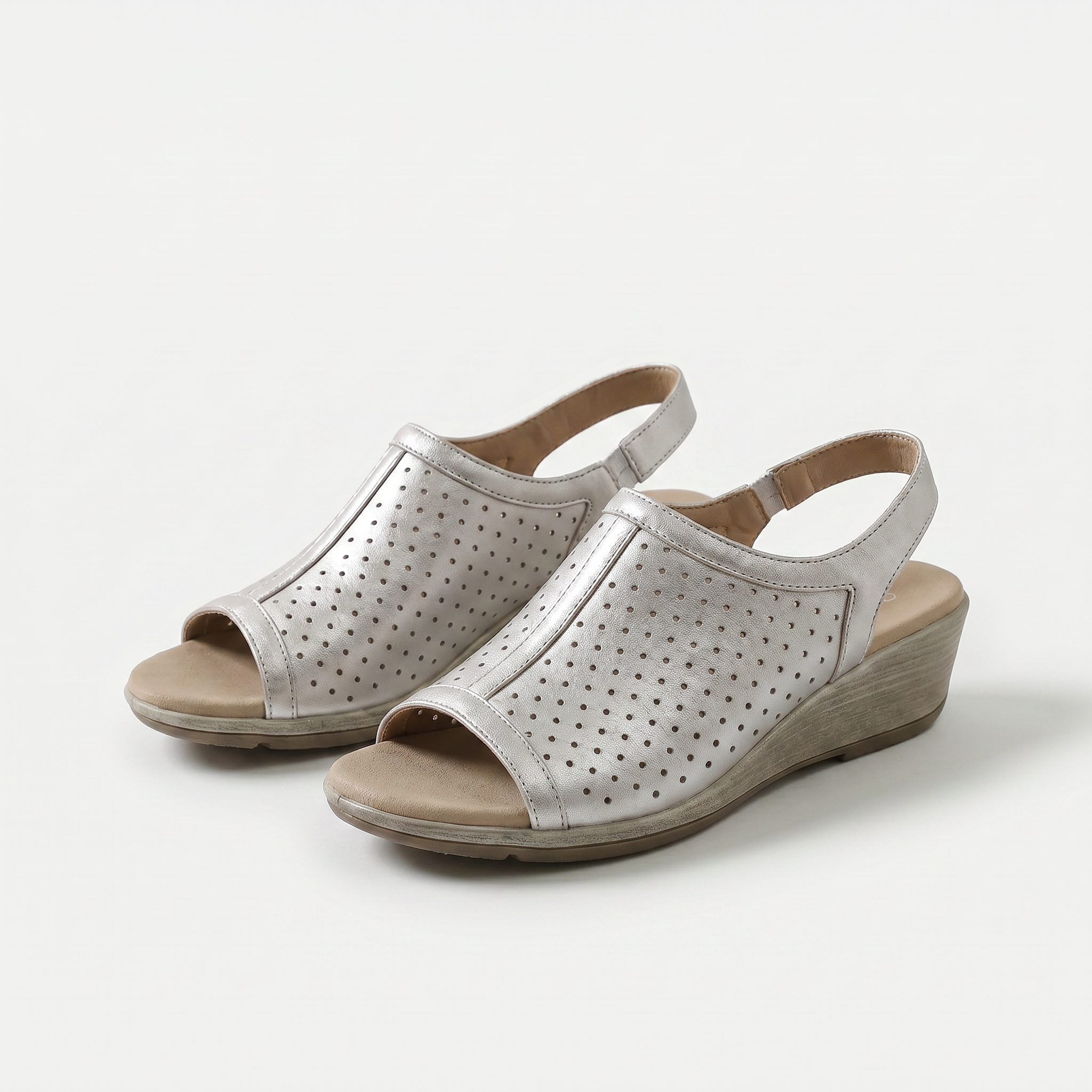 Hazel – Elegância Cintilante em Platina Metálico
